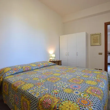 2 Bedroom Stunning In *